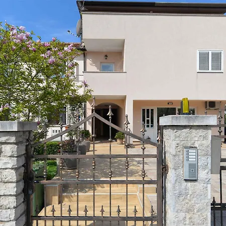 With A - C In Porec-istrien 42534 Apartment
